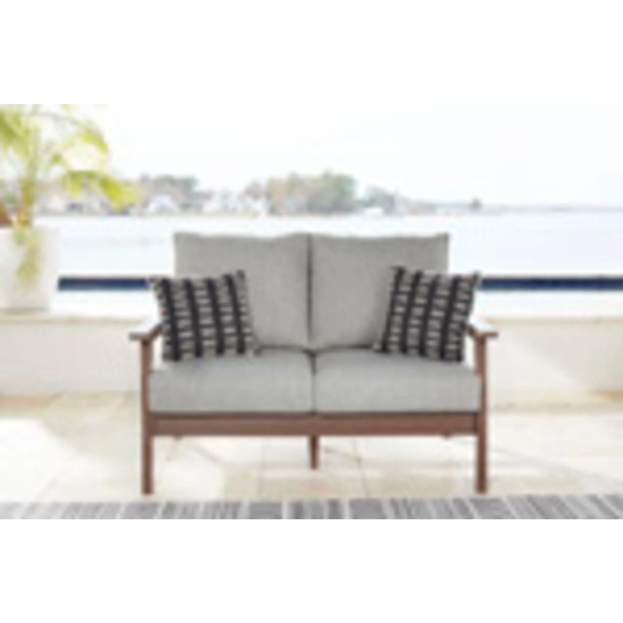 Outdoor Emmeline Loveseat w/Cushion