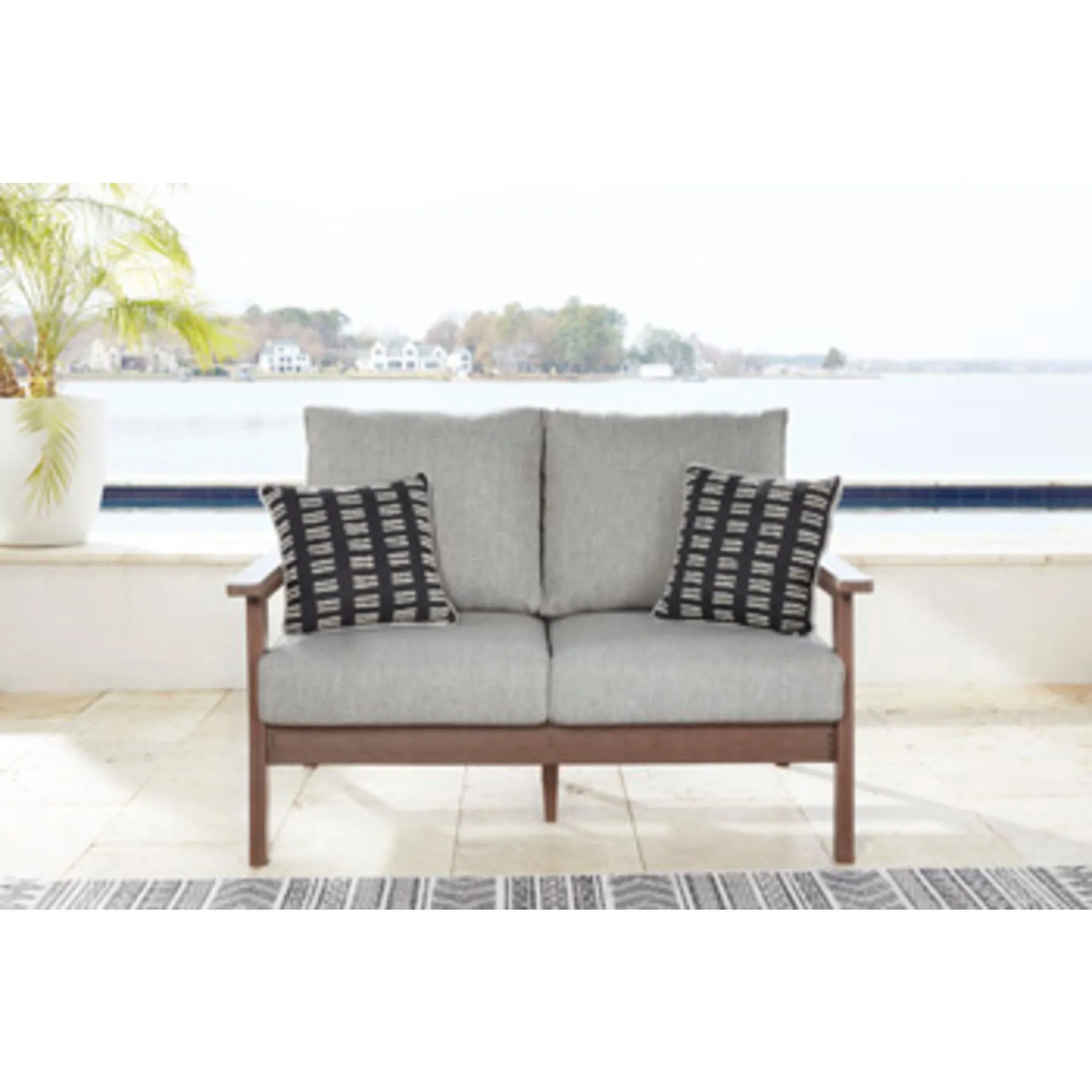 Outdoor Emmeline Loveseat w/Cushion