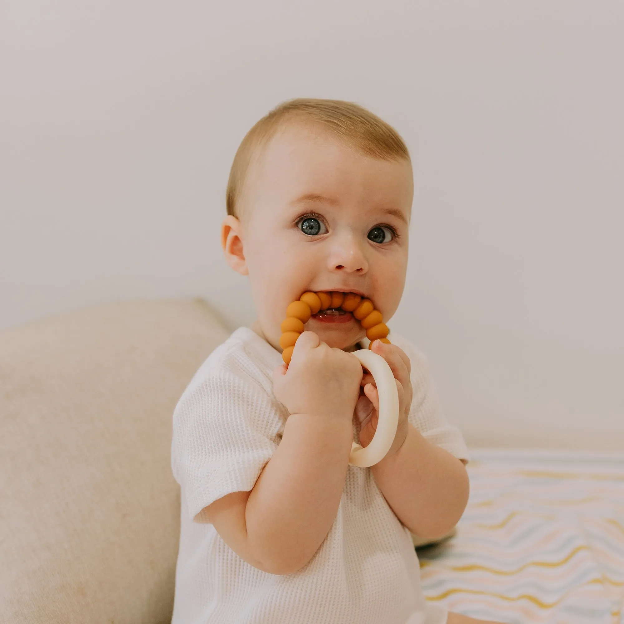 Sunshine Teether - Snow & Blush